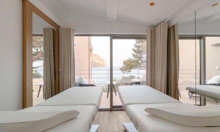 Cassis on The Rocks 5
