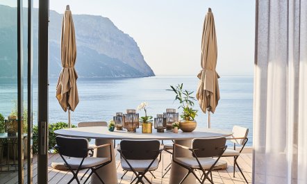 Cassis on The Rocks 1
