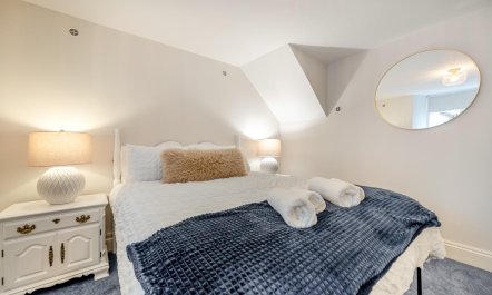 1 Bed in Tenby 2