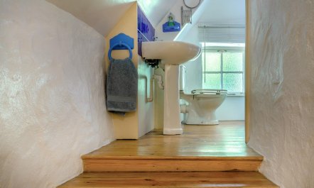 1 Bed in Ruan Minor 8