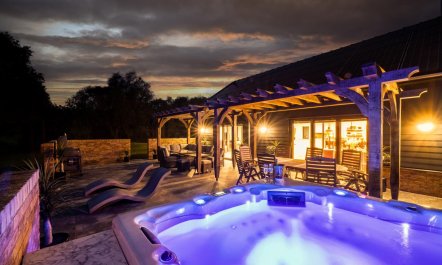 4 Bed in Steeple Bumpstead 1