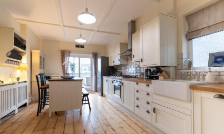 3 Bed in Mumbles