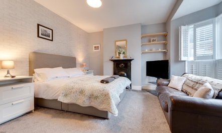 3 Bed in Mumbles 2