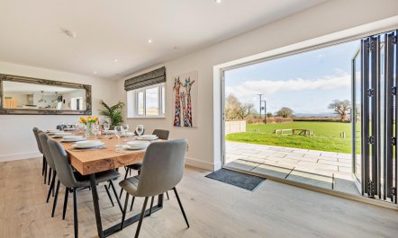 6 Bed in Llanarthney 3