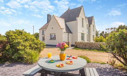 5 Bed in Llangwnadl