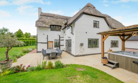 4 Bed in Radford 1