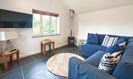 2 Bed in Keybridge 1