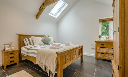 2 Bed in Keybridge 4