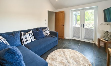 2 Bed in Keybridge 3