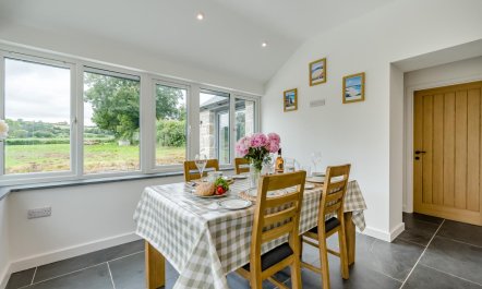 2 Bed in Keybridge 8