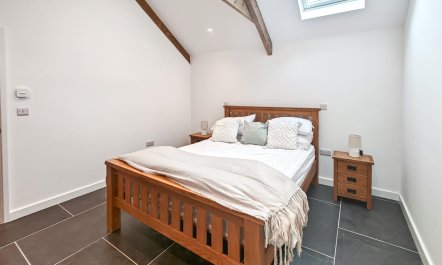 2 Bed in Keybridge 4
