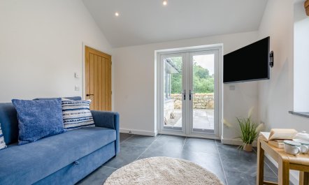2 Bed in Keybridge 6