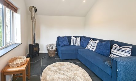 2 Bed in Keybridge 2