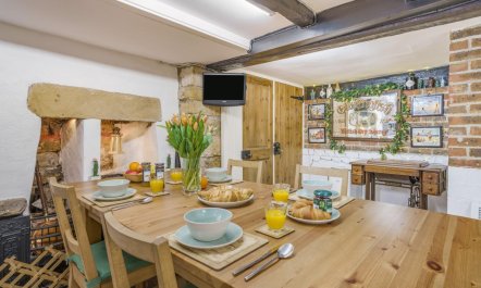 2 Bed in Robin Hoods Bay 2