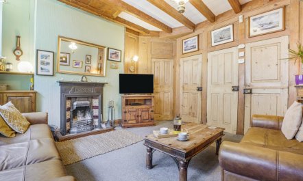 2 Bed in Robin Hoods Bay