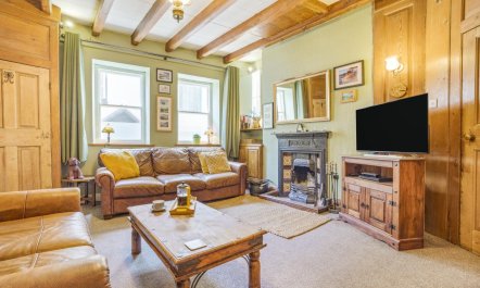 2 Bed in Robin Hoods Bay 9