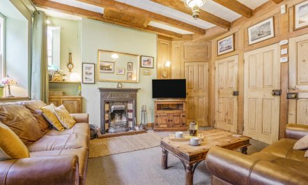 2 Bed in Robin Hoods Bay 7