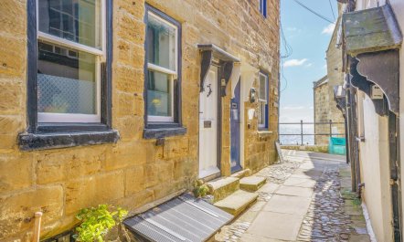 2 Bed in Robin Hoods Bay 5