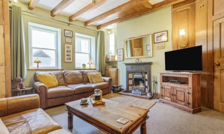 2 Bed in Robin Hoods Bay 8