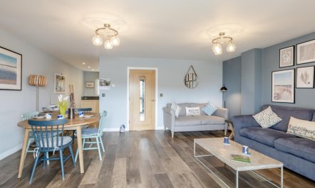 3 Bed in West Bay 2