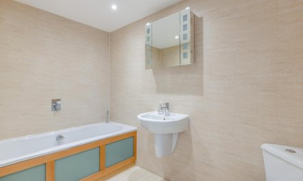 3 Bed in West Bay 9