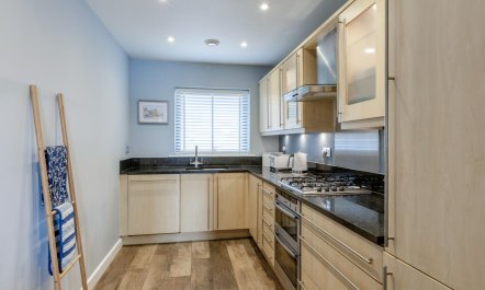 3 Bed in West Bay 4