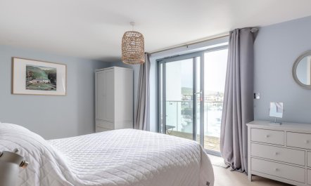 3 Bed in West Bay 7