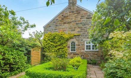 2 Bed in Beckhole 1