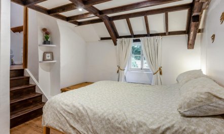 2 Bed in Stour Provost 8