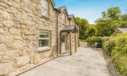 4 Bed in Llanfihangel Y Pennant 4