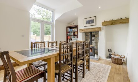 4 Bed in Llanfihangel Y Pennant 1