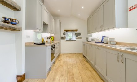 4 Bed in Llanfihangel Y Pennant 2