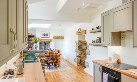 4 Bed in Llanfihangel Y Pennant 4