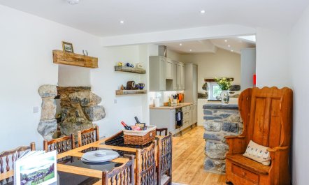 4 Bed in Llanfihangel Y Pennant 2