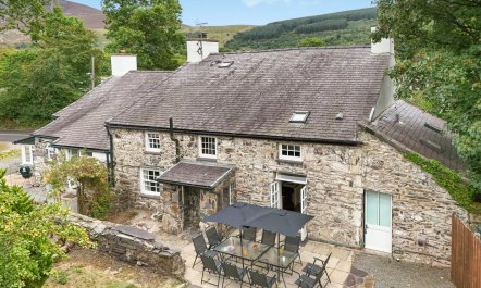 3 Bed in Betws Garmon