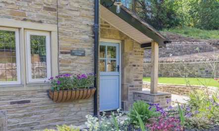 2 Bed in Glossop