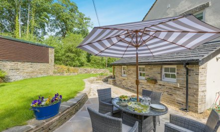 2 Bed in Glossop 1