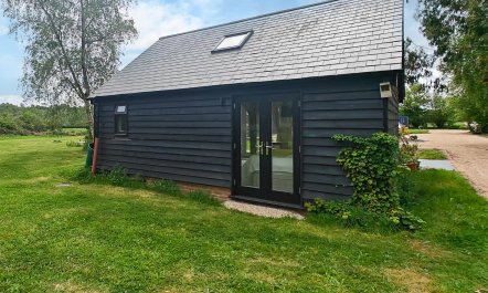 1 Bed in Piltdown 8