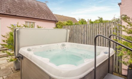 6 Bed in Beaumaris 8