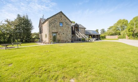 6 Bed in Llansantffraid 4