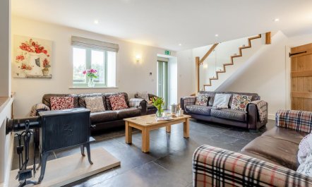 6 Bed in Llansantffraid 7