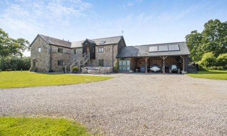 6 Bed in Llansantffraid 5