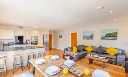 3 Bed in Widemouth Bay 2