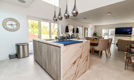 4 Bed in New Milton 1