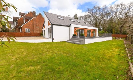 4 Bed in New Milton 2