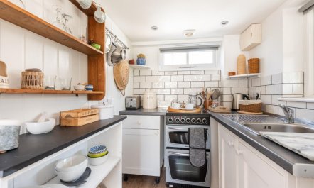 1 Bed in South Milton 8