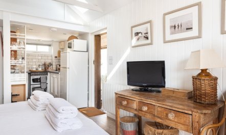 1 Bed in South Milton 5
