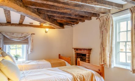 4 Bed in Shorwell 9