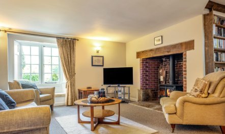 4 Bed in Shorwell 1