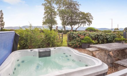 5 Bed in Beaumaris 1